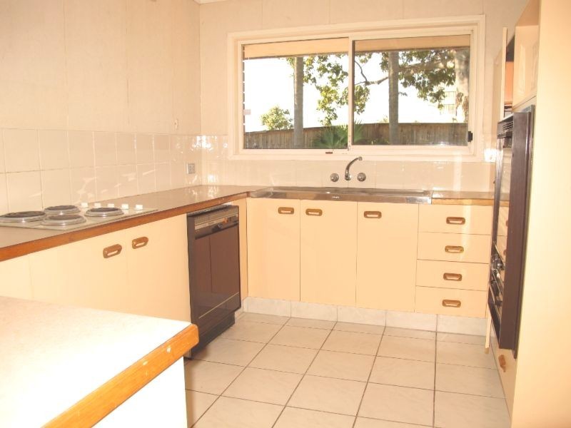 31 Killowill Avenue, Paradise Point QLD 4216