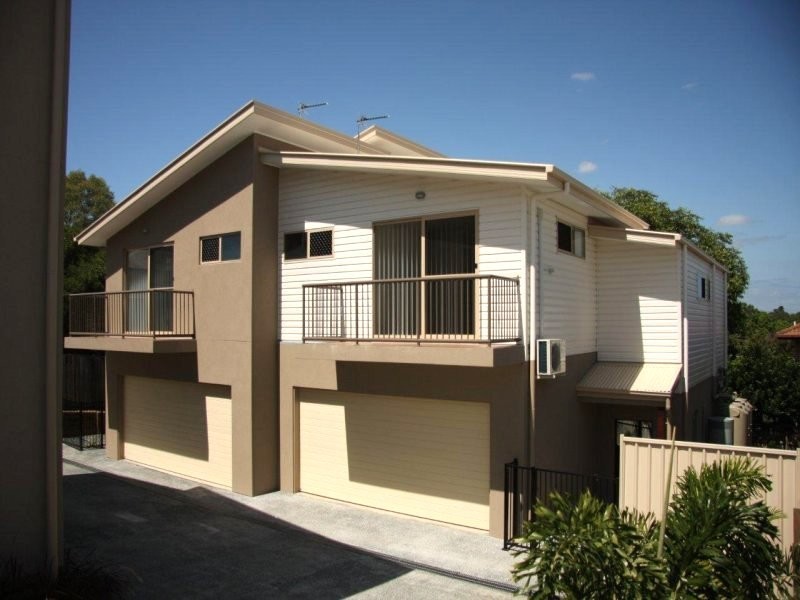 2/18 Fourth Ave, Southport QLD 4215