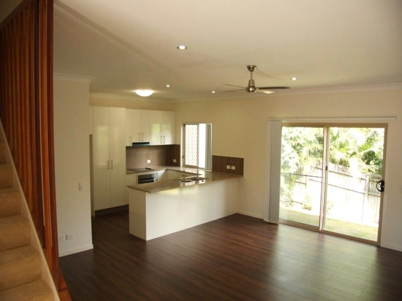 2/18 Fourth Ave, Southport QLD 4215