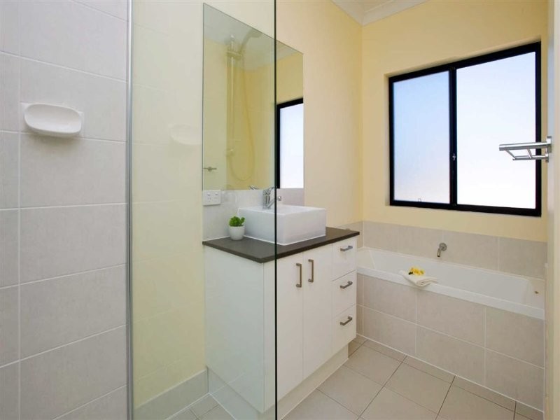 1/21 Donald Avenue, Paradise Point QLD 4216