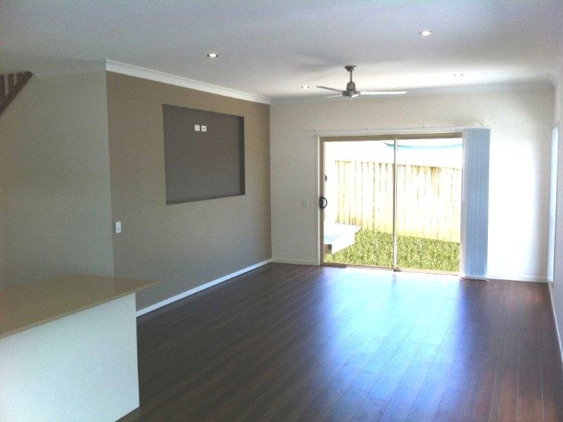 1/18 Fourth Avenue, Southport QLD 4215