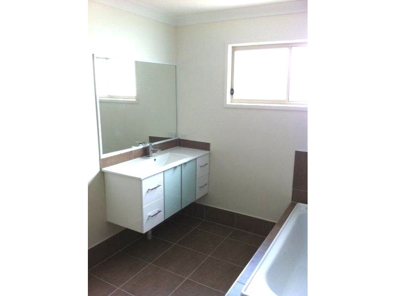 1/18 Fourth Avenue, Southport QLD 4215