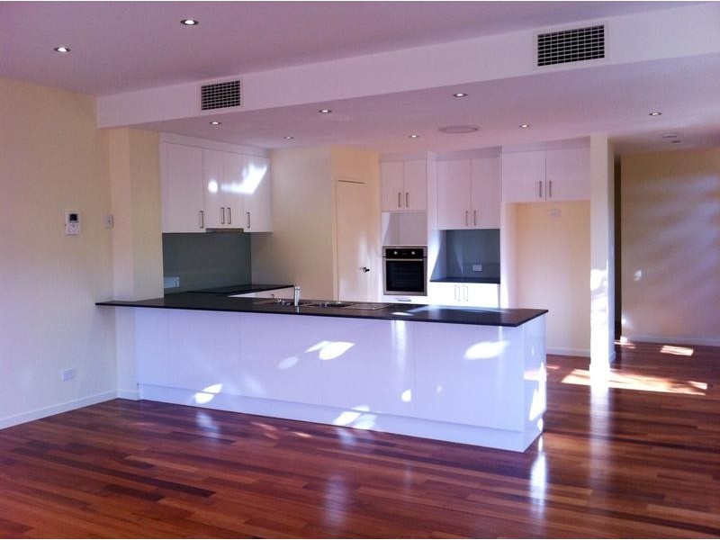 1/21 Donald Avenue, Paradise Point QLD 4216