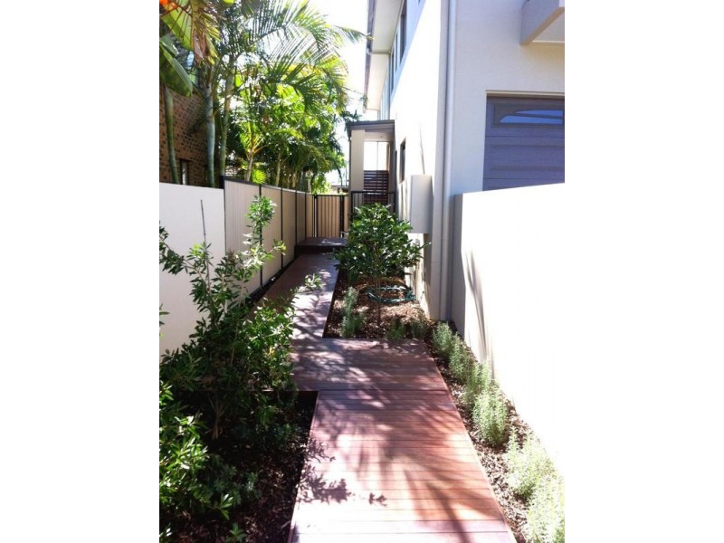 1/21 Donald Avenue, Paradise Point QLD 4216