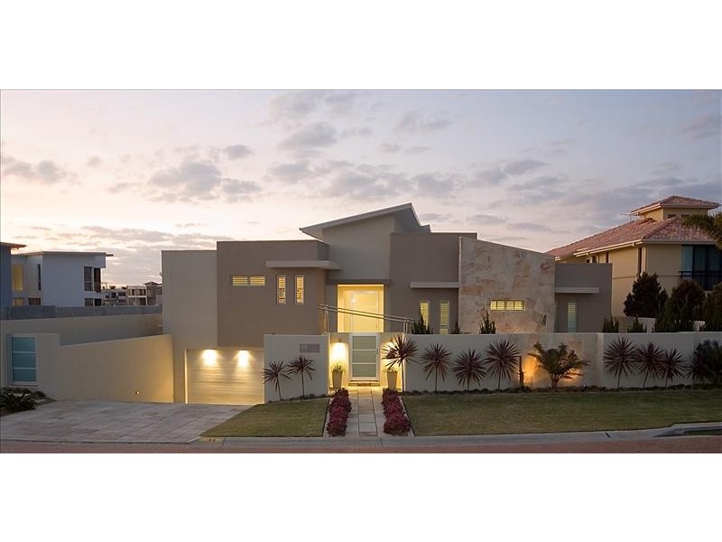 45 Royal Albert Crescent, Sovereign Islands QLD 4216