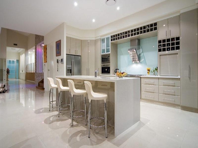 45 Royal Albert Crescent, Sovereign Islands QLD 4216