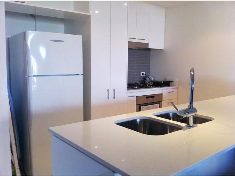 33 TE Peters Drive, Broadbeach QLD 4218
