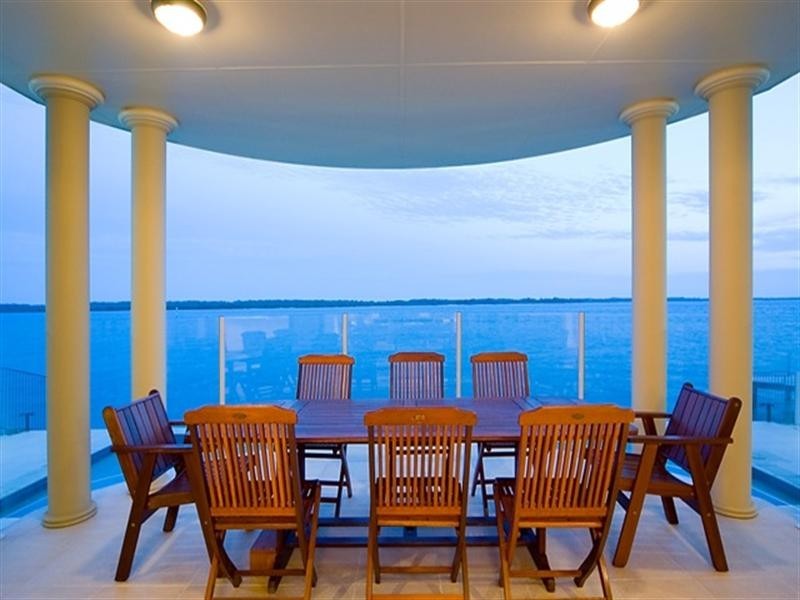 Sovereign Islands QLD 4216