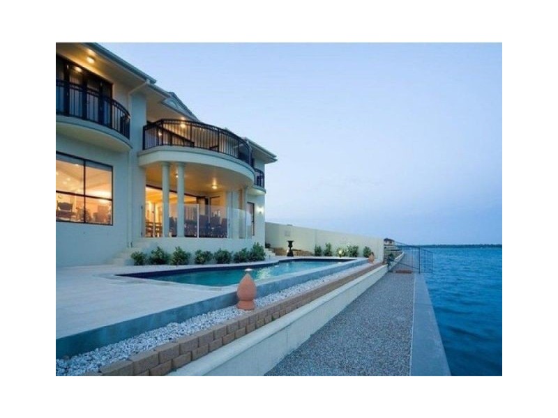 Sovereign Islands QLD 4216