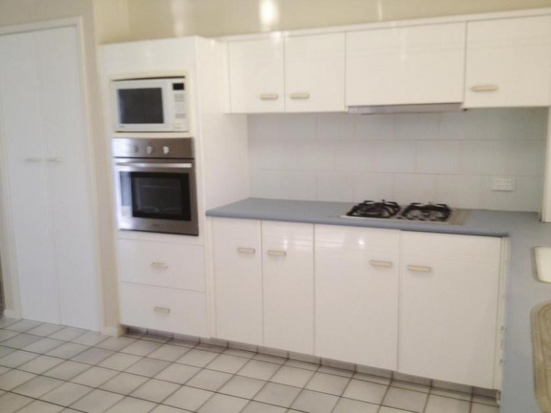 8 Paterson Place, Paradise Point QLD 4216