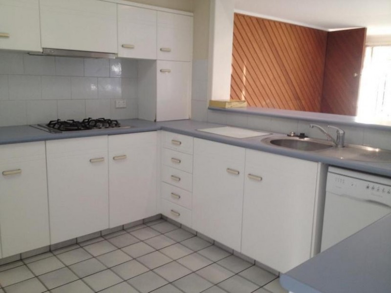 8 Paterson Place, Paradise Point QLD 4216