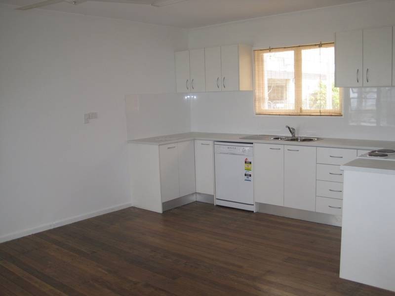 18 Oatland Esplande, Runaway Bay QLD 4216