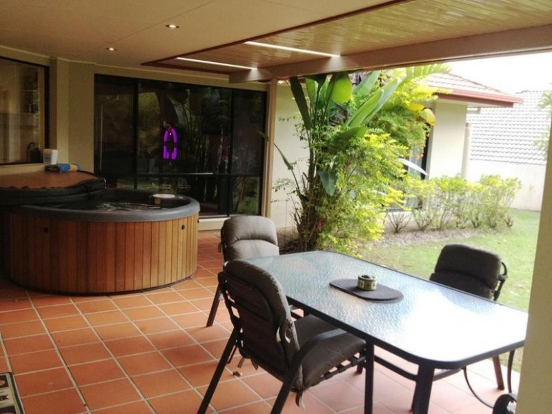 95 Arun Drive, Arundel QLD 4214