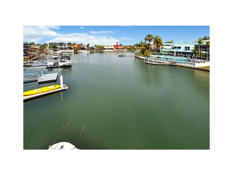 18 Nirvana Court, Runaway Bay QLD 4216
