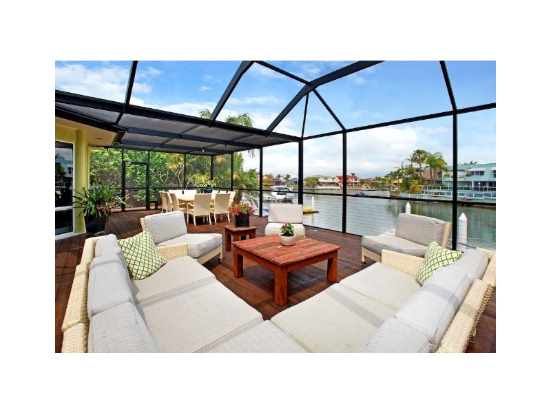 18 Nirvana Court, Runaway Bay QLD 4216