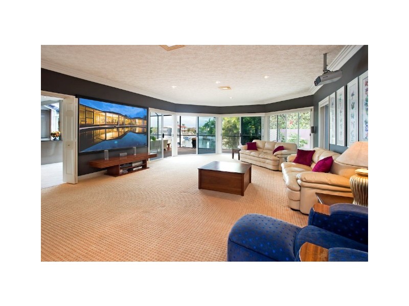 18 Nirvana Court, Runaway Bay QLD 4216