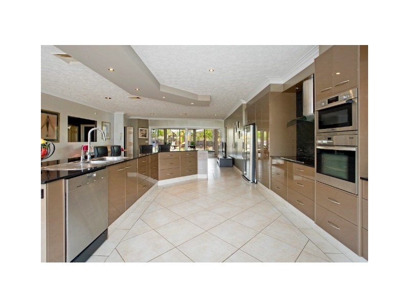18 Nirvana Court, Runaway Bay QLD 4216