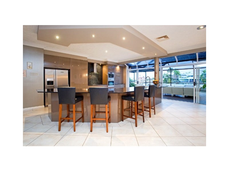 18 Nirvana Court, Runaway Bay QLD 4216
