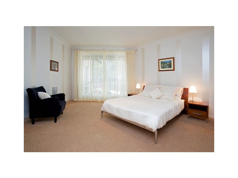 18 Nirvana Court, Runaway Bay QLD 4216