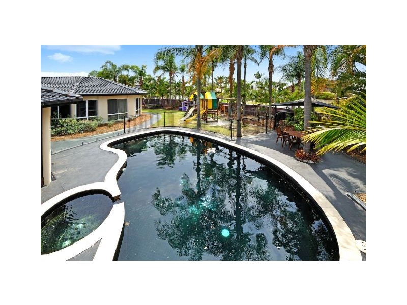 18 Nirvana Court, Runaway Bay QLD 4216