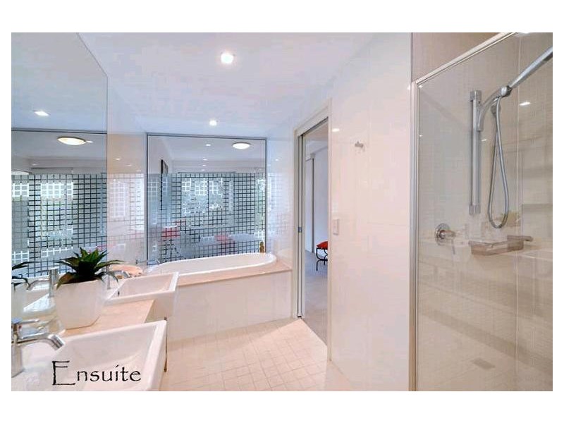 Hope Island QLD 4212