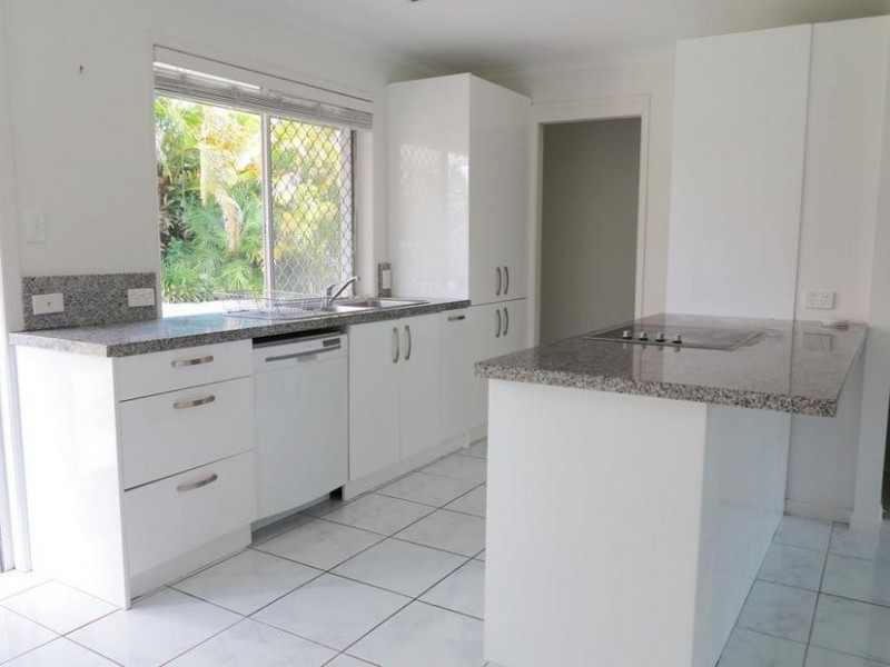4 Grevillia Avenue, Southport QLD 4215