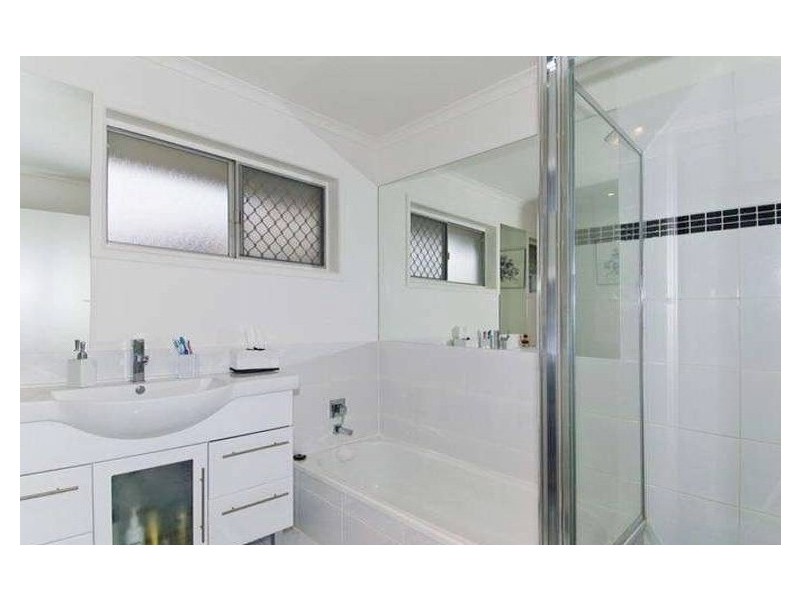 4 Grevillia Avenue, Southport QLD 4215