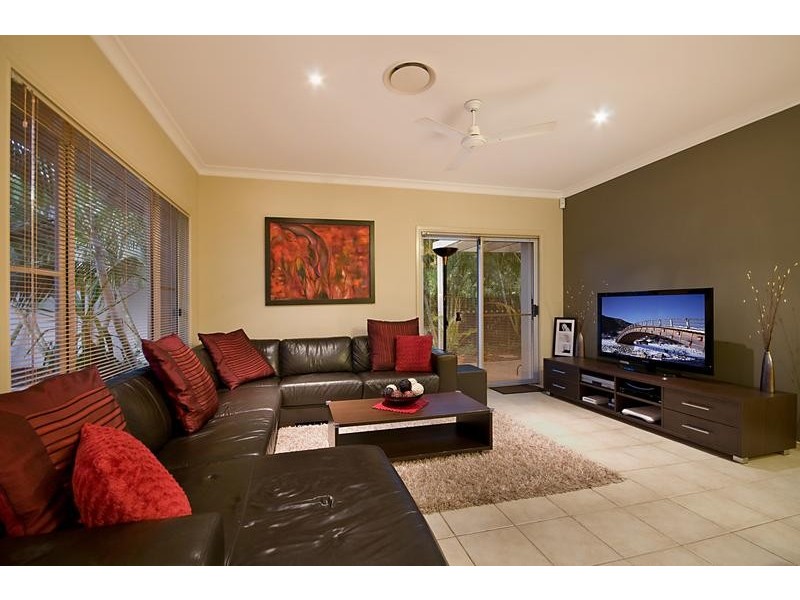 2044 Carlton Close, Hope Island QLD 4212