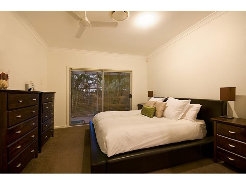 2044 Carlton Close, Hope Island QLD 4212