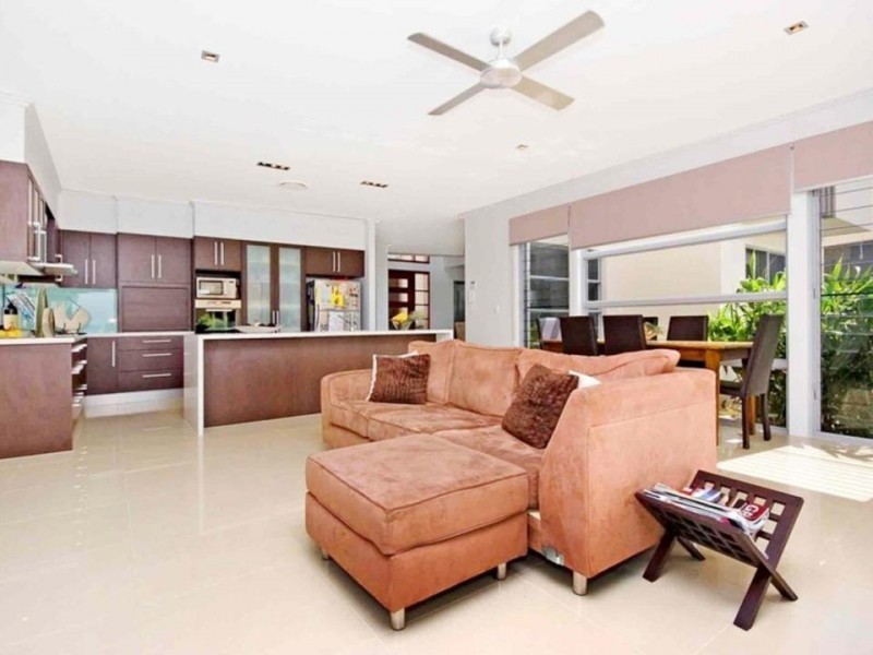 Sovereign Islands QLD 4216