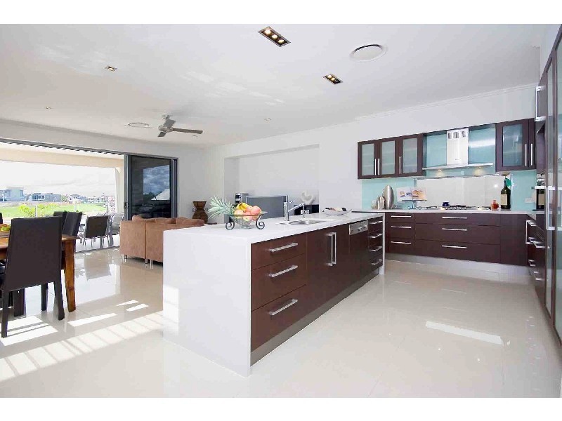 Sovereign Islands QLD 4216