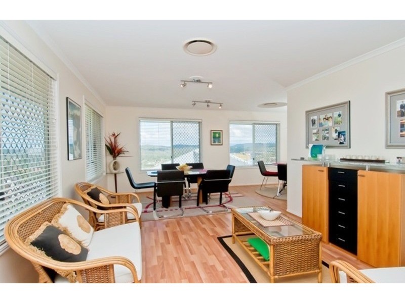 32 Pago Terrace, Pacific Pines QLD 4211