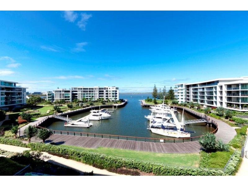 323 Bayview Street, Hollywell QLD 4216