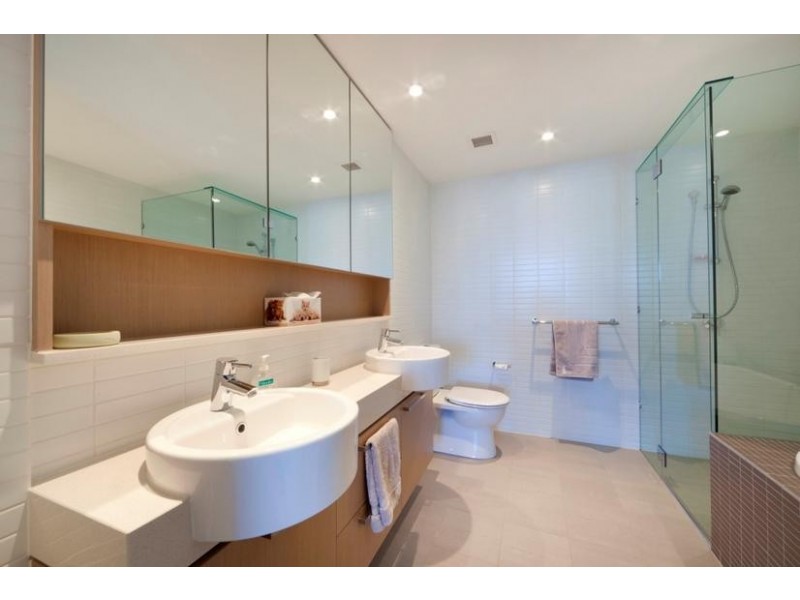 323 Bayview Street, Hollywell QLD 4216