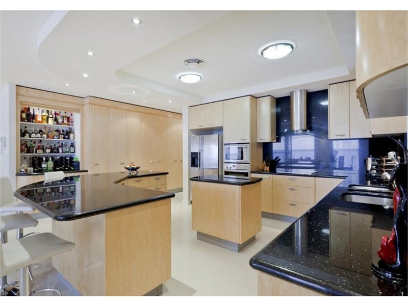 37 King Arthurs Court, Sovereign Islands QLD 4216