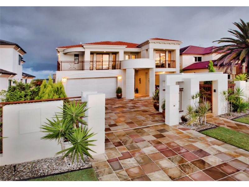 37 King Arthurs Court, Sovereign Islands QLD 4216