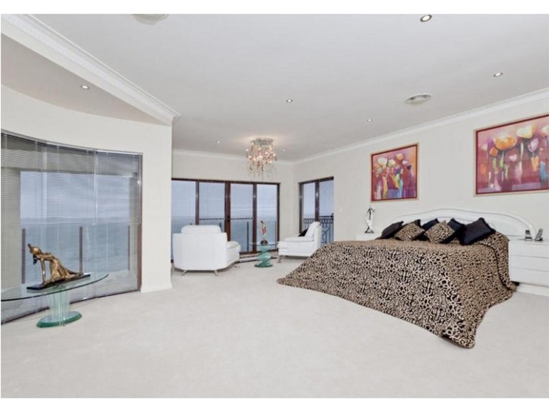 37 King Arthurs Court, Sovereign Islands QLD 4216