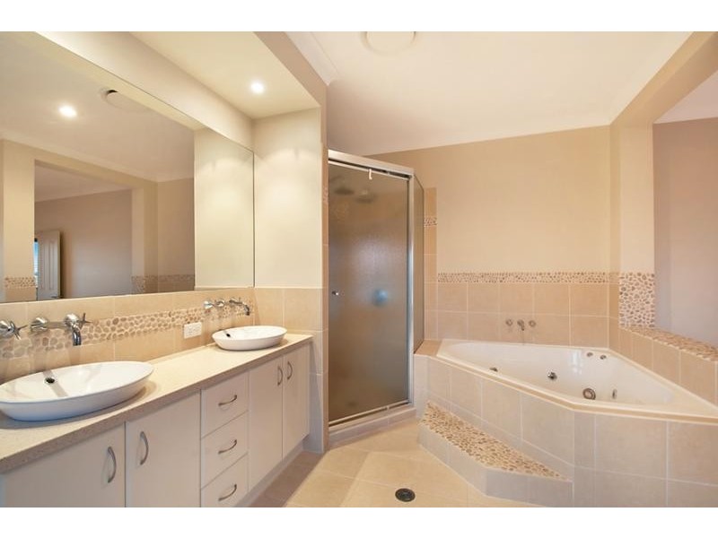 50 Calmwater Crescent, Helensvale QLD 4212