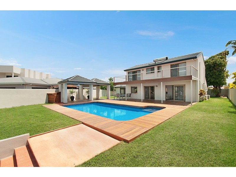 16 Wewak Ave, Runaway Bay QLD 4216