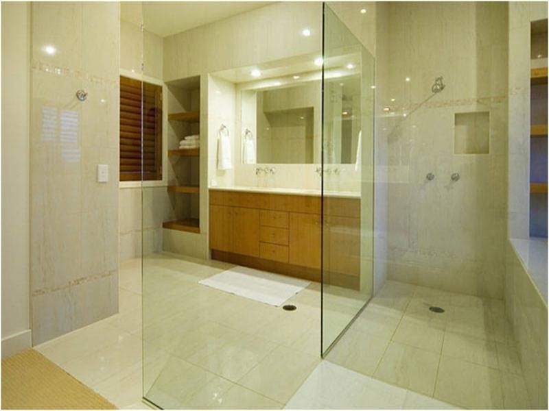 18 Queen Guineveres Place, Sovereign Islands QLD 4216