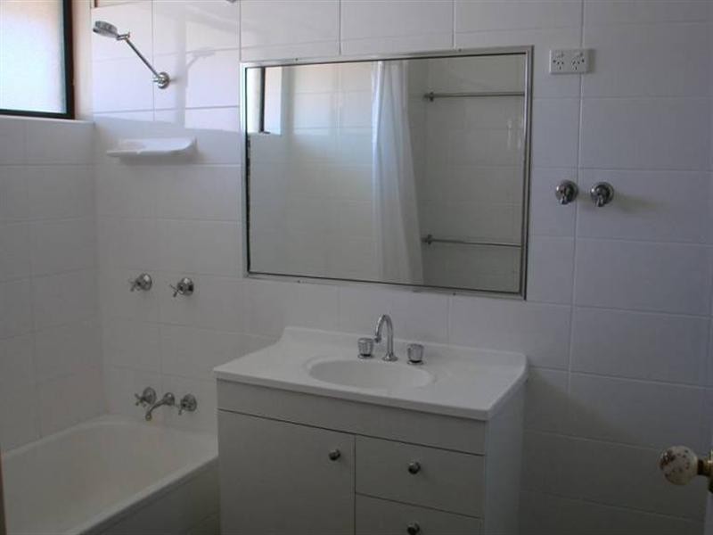 30 Falkinder Avenue, Paradise Point QLD 4216