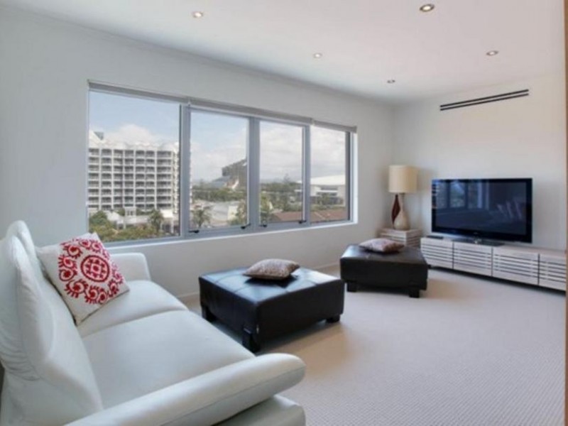 120 Surf Parade, Broadbeach QLD 4218