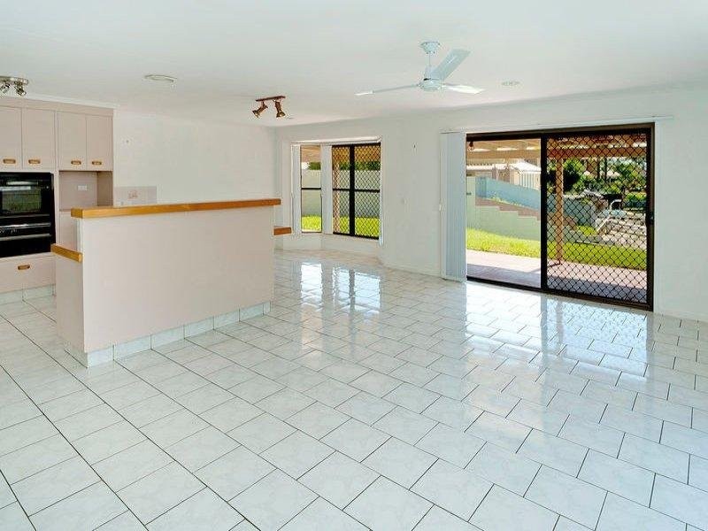 100 Oxley Drive, Paradise Point QLD 4216