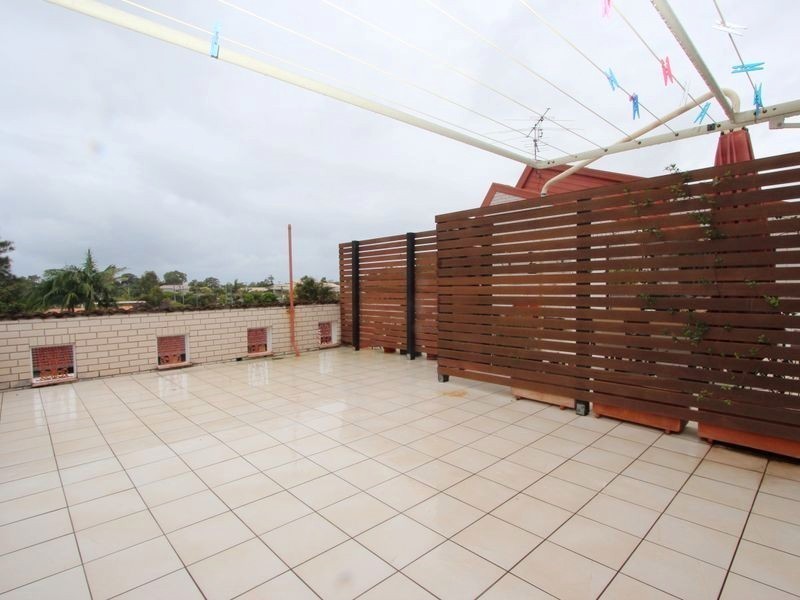 57 Milton Avenue, Paradise Point QLD 4216