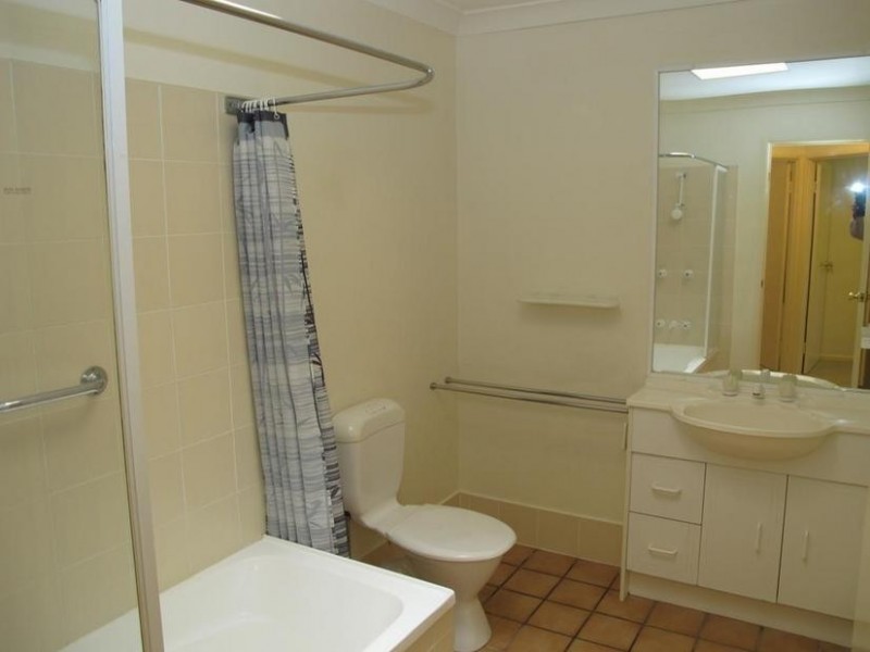 2/9 Crystal Reef Drive, Coombabah QLD 4216