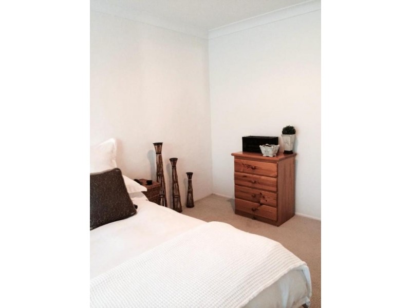 27 Errol Avenue, Paradise Point QLD 4216