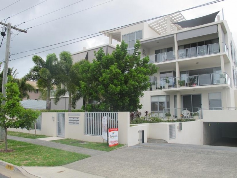 8 Victor Avenue, Paradise Point QLD 4216