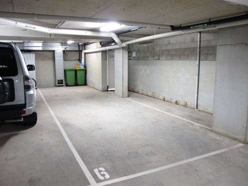 8 Victor Avenue, Paradise Point QLD 4216