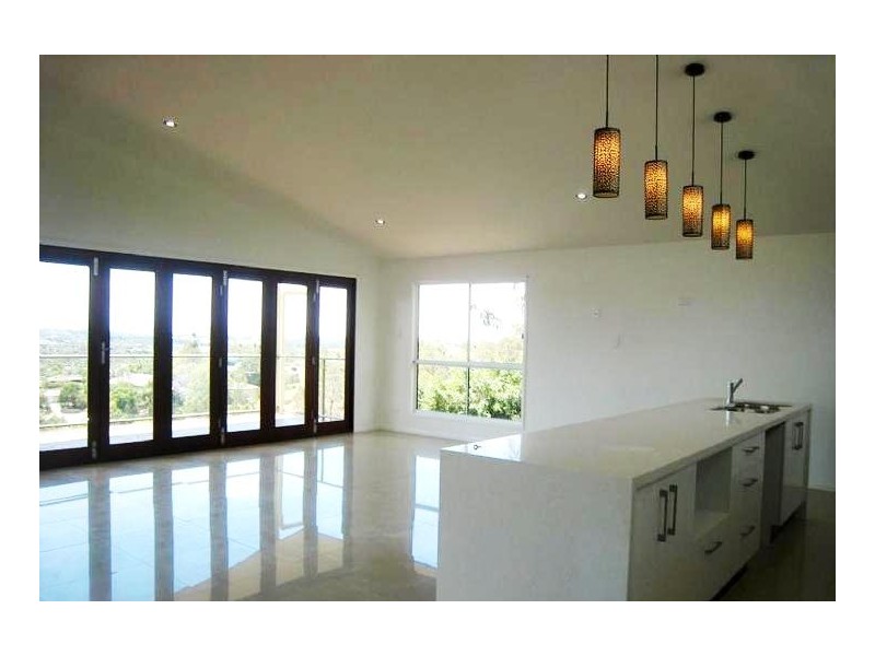 8 Therese Mary Avenue, Carrara QLD 4211