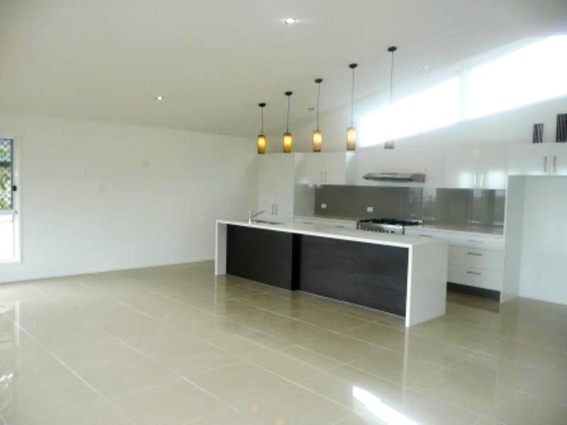 8 Therese Mary Avenue, Carrara QLD 4211